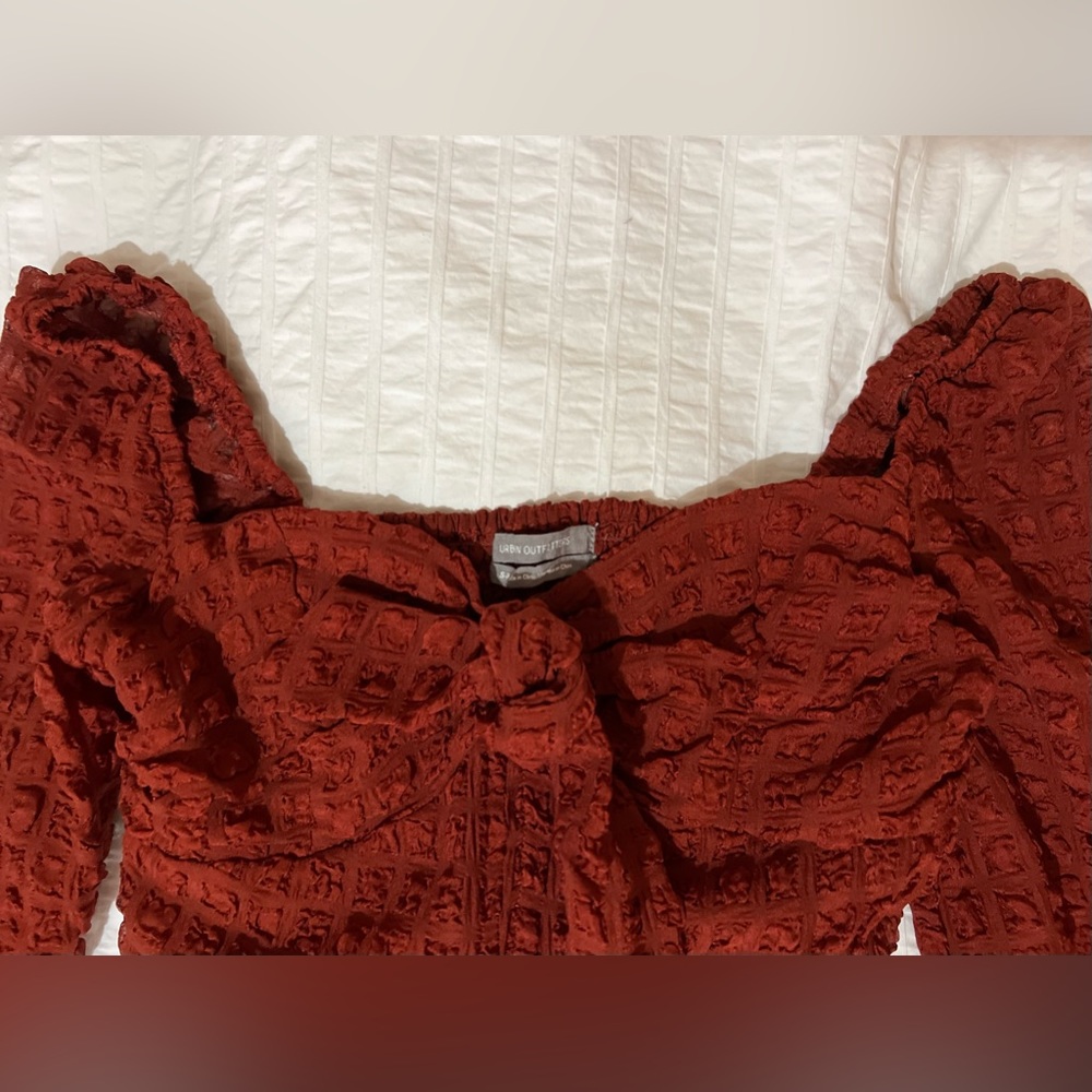 URBAN OUTFITTERS
red long sleeve crop top with bowtie front - Picture 3 of 3